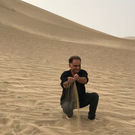 Гид Фархат в пустыне Варзане