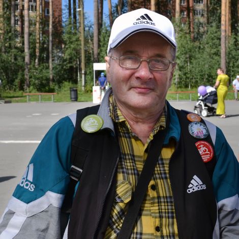 Виктор Моргульсий участвовал в пяти велопрогулках, о чем свидетельствуют его значки